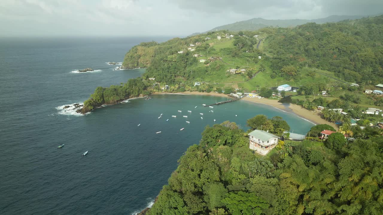 La Baia di Parlatuvier, situata all'estremità nord-occidentale di Tobago, è un altro gioiello dell'isola