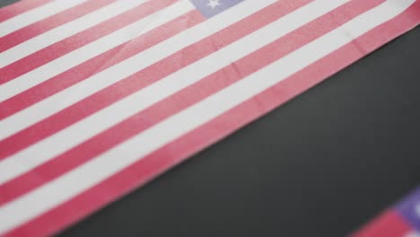 video de tres banderas de los estados unidos de américa sobre un fondo gris