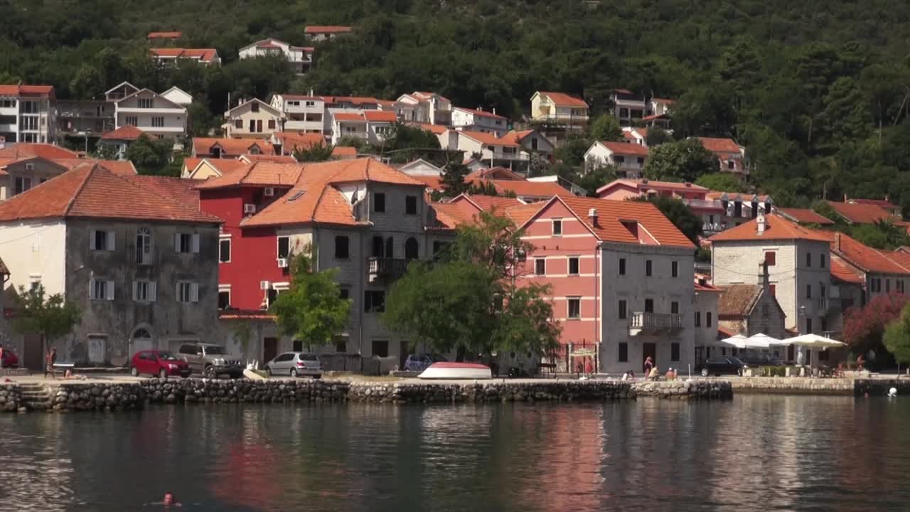 Kotor, Akdeniz kasabası, denizden çekilmiş.