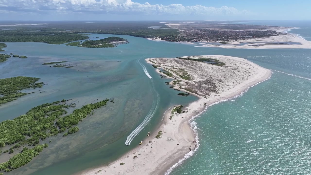 Barra Grande ved Cajueiro Da Praia i Piaui, Brasil. Strandlandskap. Naturlig sjølandskap. Feriedestinasjoner. Barra Grande ved Cajueiro Da Praia i Piaui, Brasil. Sommerreise.