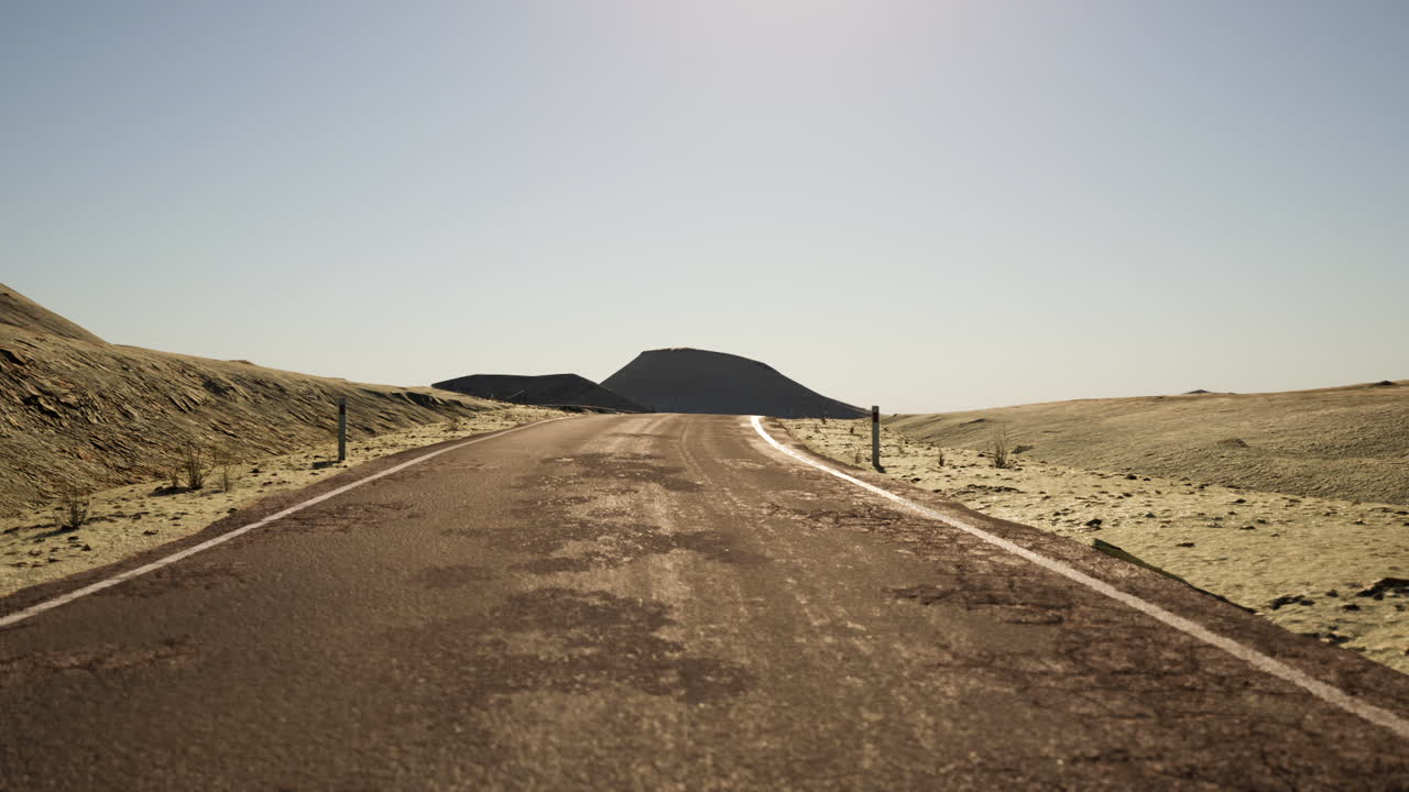 Çöl Manzarasından Geçen Boş Yol