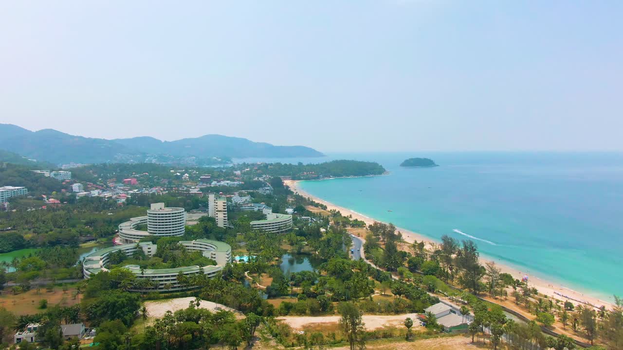 열대 해변 휴양지 의 공중 사진