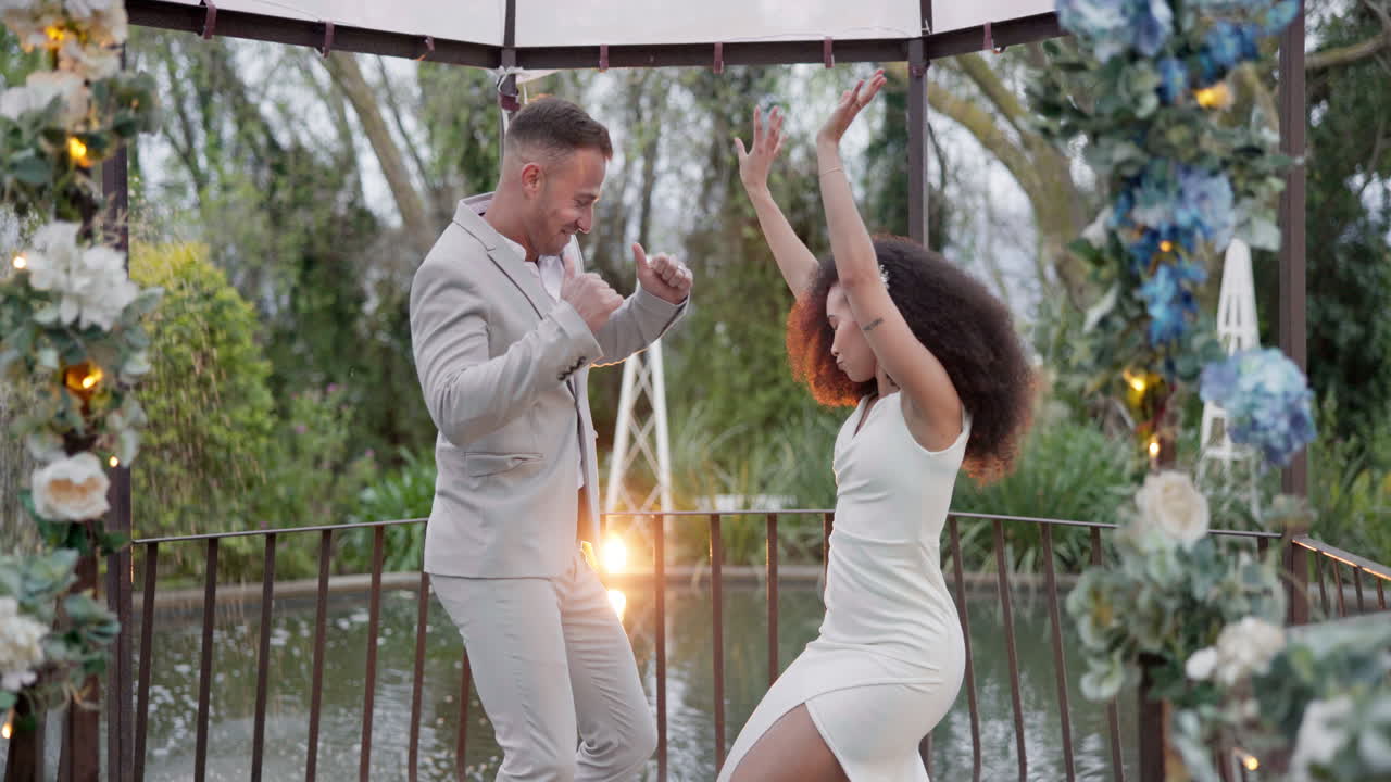 춤, 행복하고 사랑으로 결혼식에서 커플