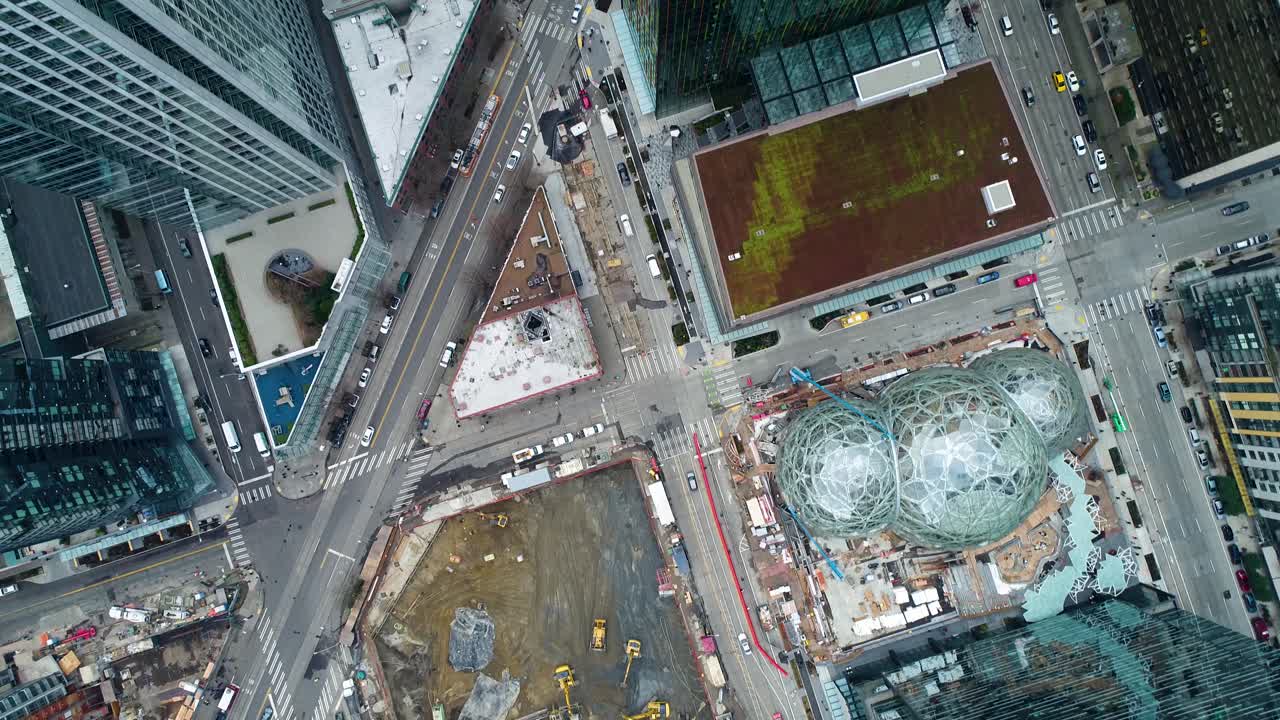 se está construyendo una antena aérea de la esfera de amazon