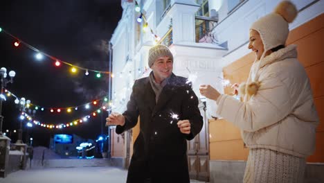 couple celebrating new year's eve in the city