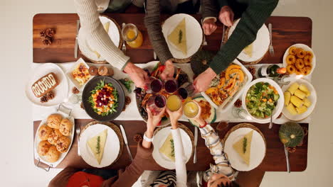 cena de acción de gracias con familiares y amigos