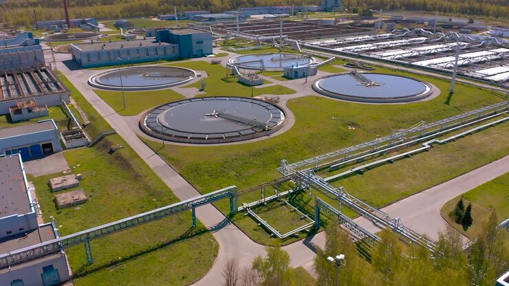Water treatment facilities. Round sedimentation tanks.