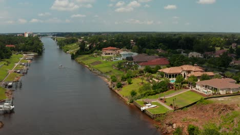 Grand-Strand-Häuser-Entlang-Der-Intracoastal-Waterway-In-Myrtle-Beach-Sc