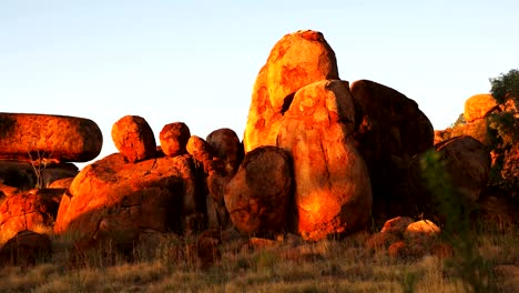 devils marbles/ karlu karl sunset pan
