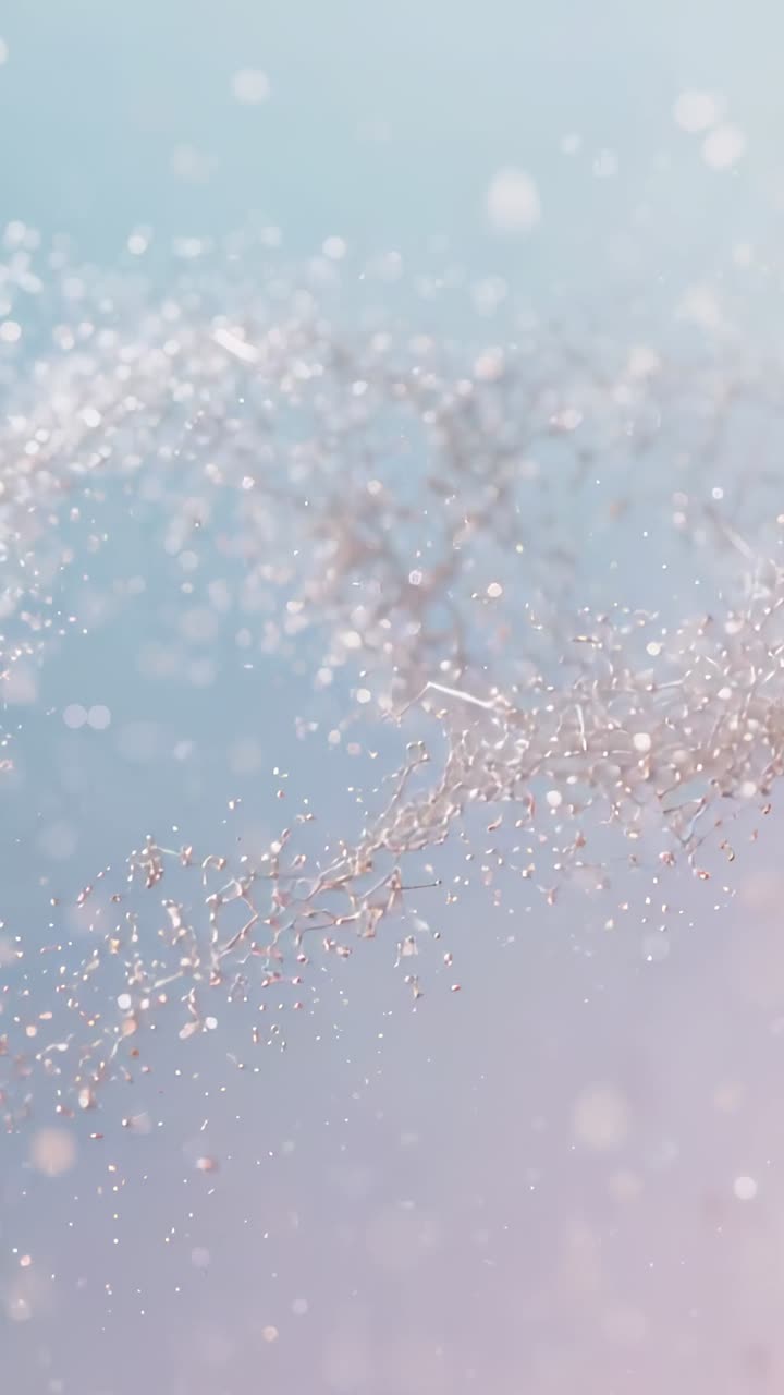 Video verticale: riproduzione di una banda di glitter che si muove su uno sfondo pastello con fili, che si depositano al centro