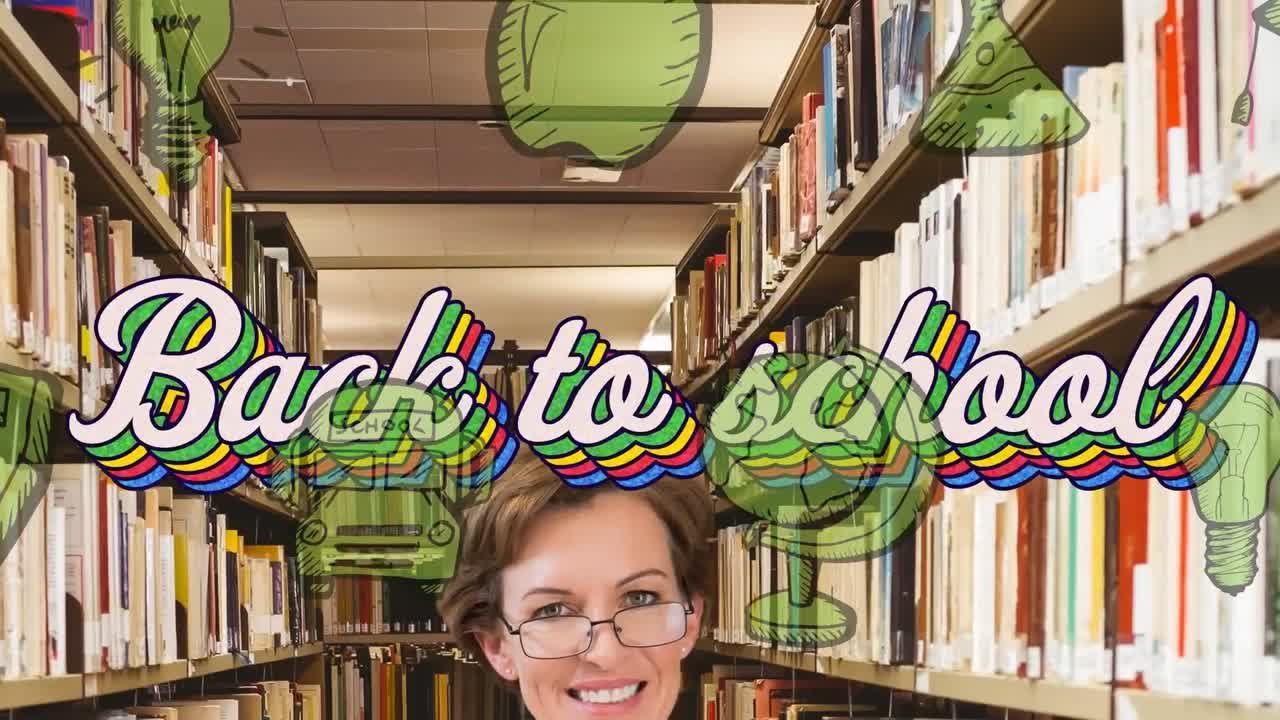 анимация школьных предметов иконок и текст "назад в школу" над кавказской учительницей