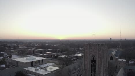 Antenne-Rückwärts-Dolly-über-Concordia-Seminary