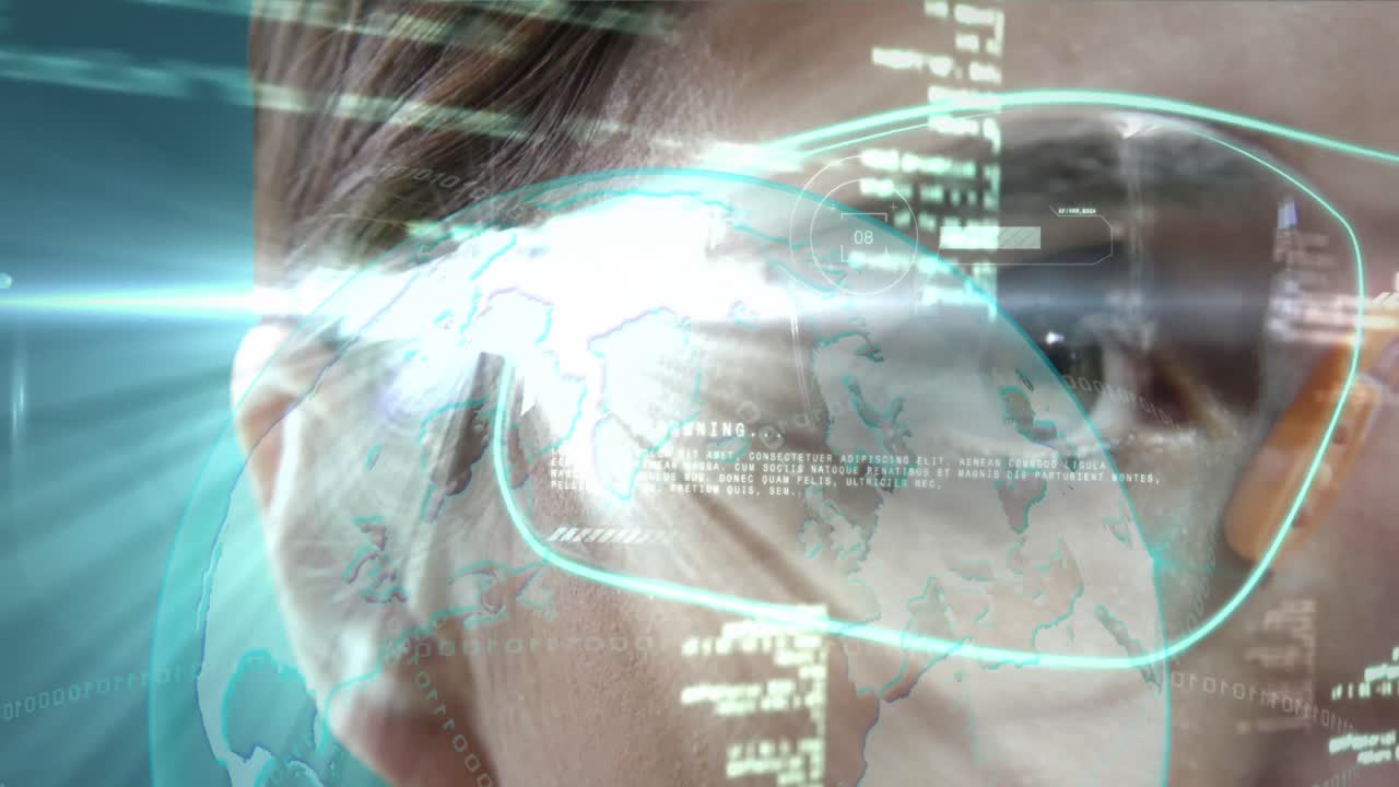 animación de mapas y procesamiento de datos sobre el ojo de una mujer con gafas vr utilizando una interfaz
