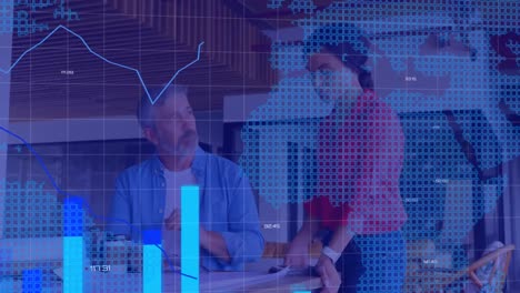 Animación-Del-Procesamiento-De-Datos-Y-Mapa-Mundial-Sobre-Diversos-Hombres-Y-Mujeres-Discutiendo-En-La-Oficina