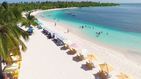destino turístico en la playa de cayo sombrero en el parque nacional morrocoy, venezuela