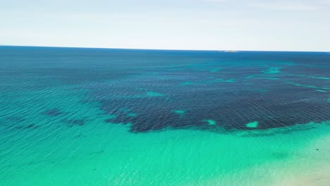 Schwenken-Sie-Die-Linke-Küste-Von-Cape-Leeuwin-In-Australien-Mit-Dem-Wunderschönen-Indischen-Ozean-Und-Der-Leeren-Straße