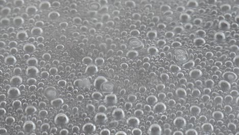 macro shot, burbujas causadas por agua hirviendo hasta la ebullición