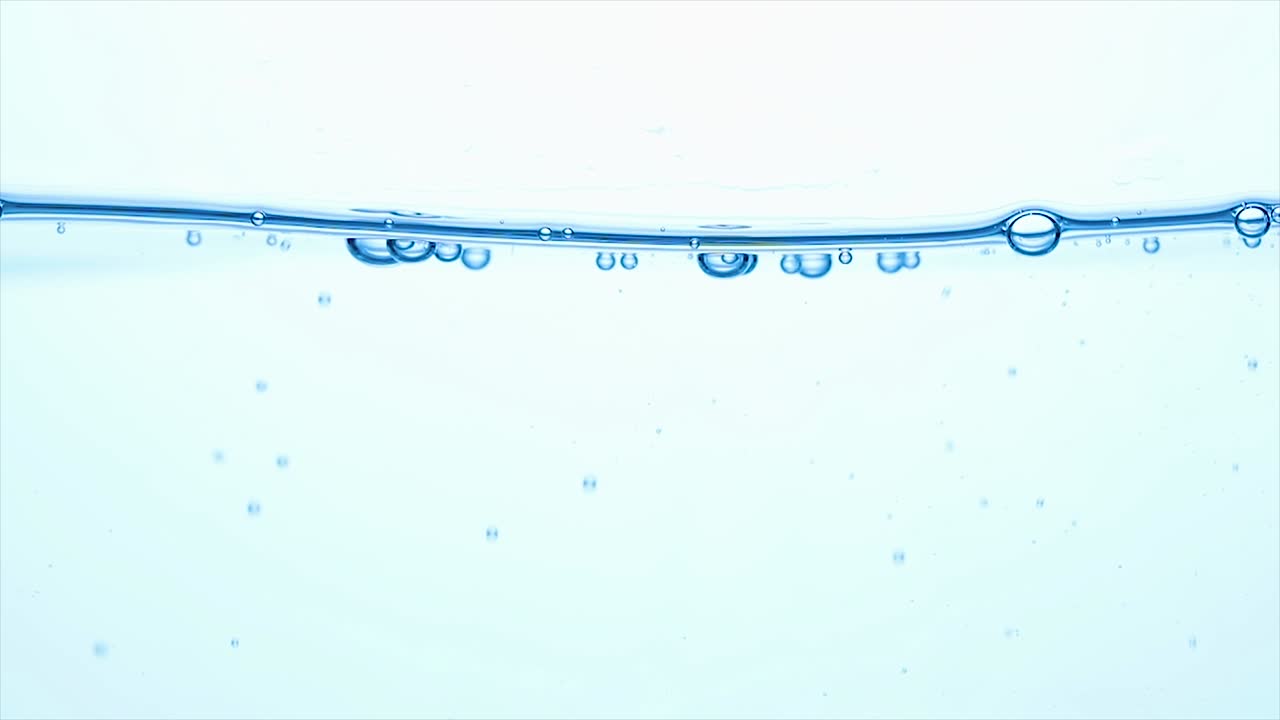 물을 슬로우 모션으로 가 ⁇ 게 찍습니다.