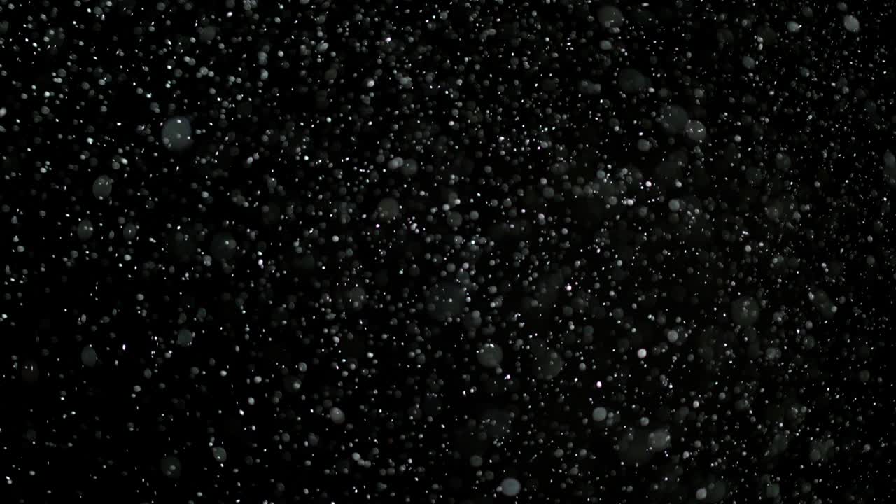 검은 바탕에 느린 동작의 눈