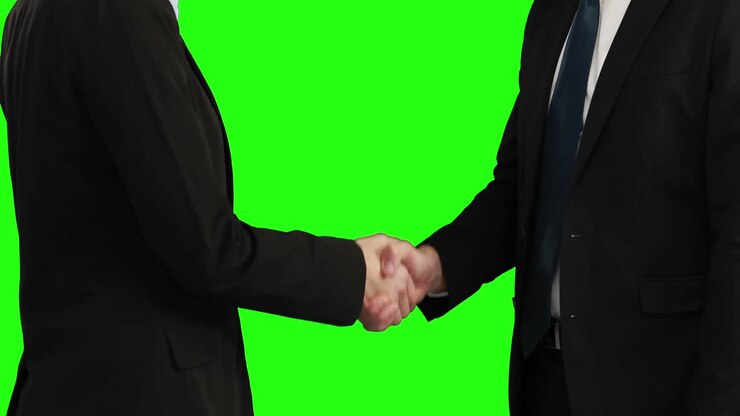 Forretningsfolk, der giver hånd