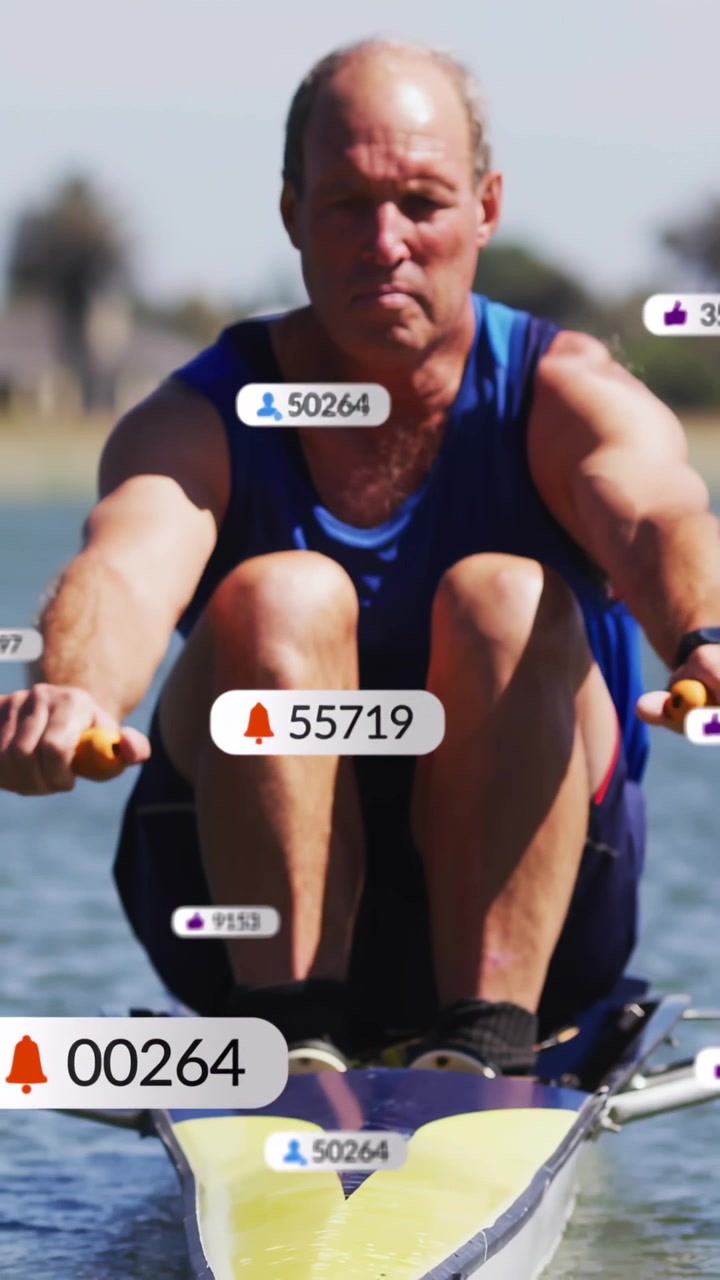 Vertikální video: Veslař zahajující záběr pro fitness s plovoucími upozorněními sociálních médií u rukou.