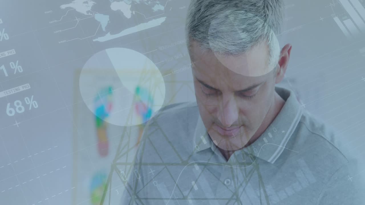 анимация обработки финансовых данных над кавказским мужчиной врачом