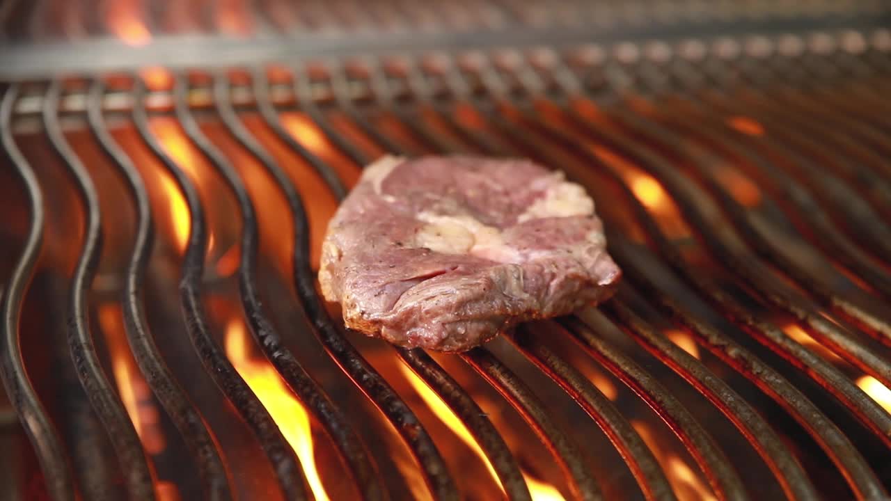 바베큐에서 스테이크를 는 것