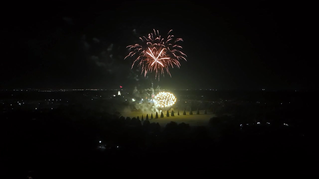 Dronekuva ilotulituksesta 4. heinäkuuta.