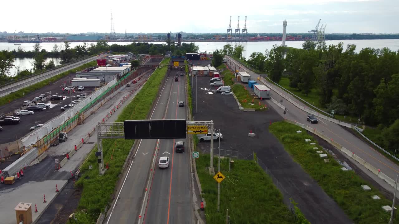 el túnel de la autopista 25 louis hippolyte lafontaine, río saint lawrence, que conecta el suburbio de longueuil y montreal