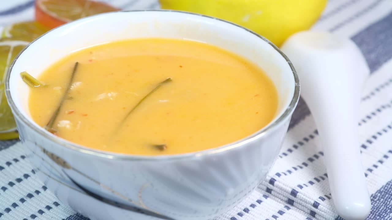 색 그에 넣은  카 (thai) 수프