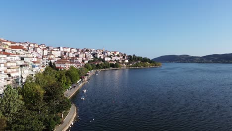 Joya-Escondida-De-Macedonia:-Exploración-Aérea-Con-Drones-Del-Lago-Orestiada-De-Kastoria