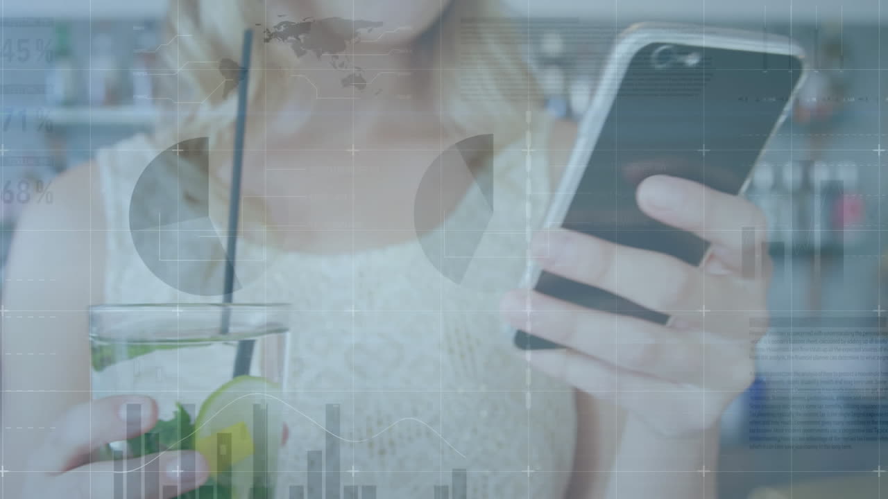 스마트 폰을 사용하는 여성에 대한 통계 및 금융 데이터 처리의 애니메이션