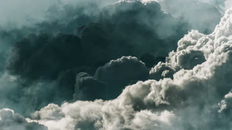 Punto-De-Vista-Nubes-Blancas-Y-Tormentas-Eléctricas-En-Nubes-Oscuras