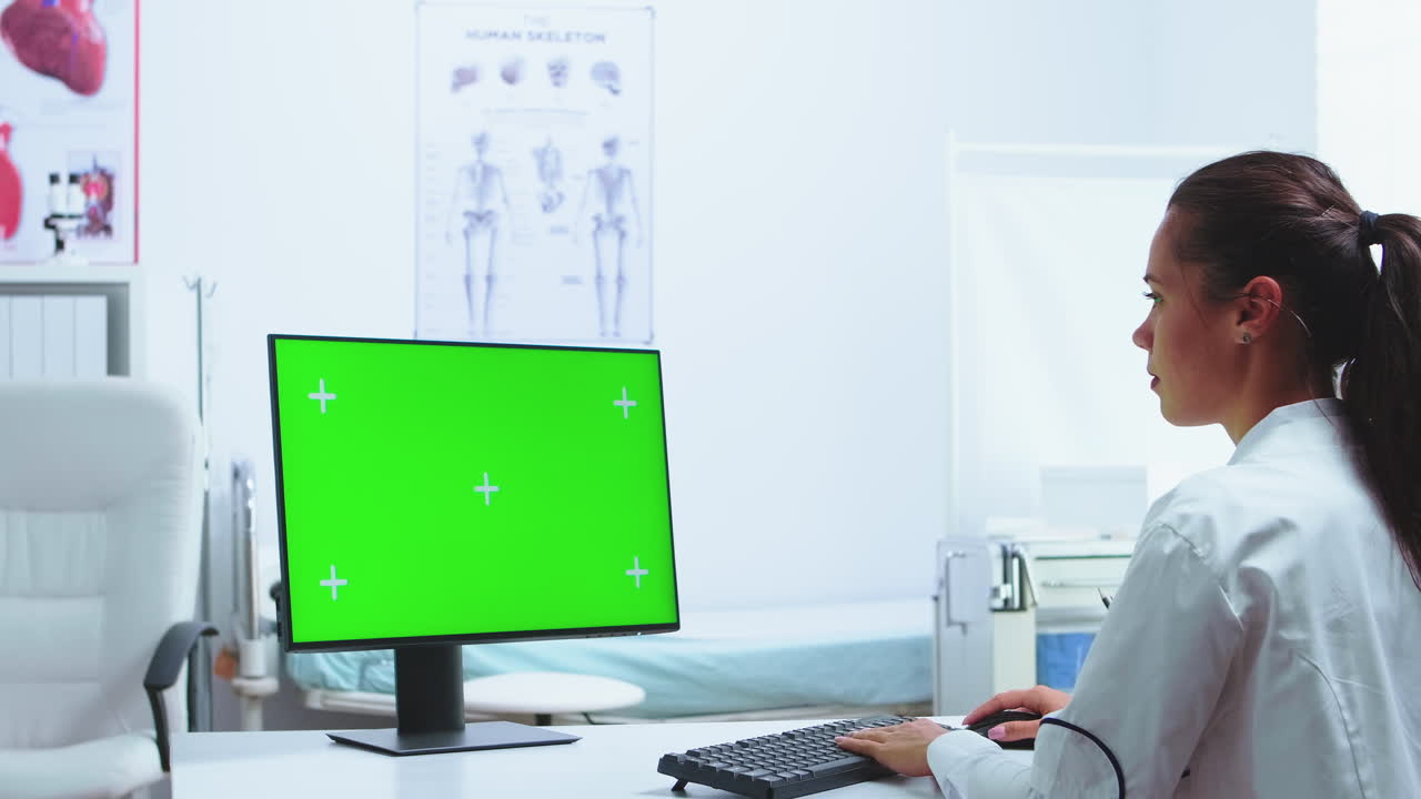 병원의 컴퓨터에 있는 크로마 키