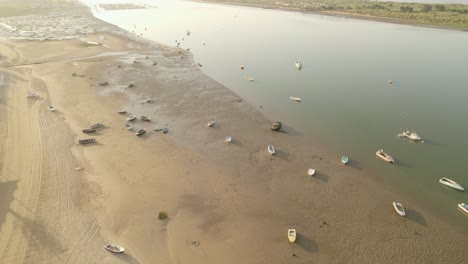 Estuario-Al-Amanecer-Durante-La-Marea-Baja