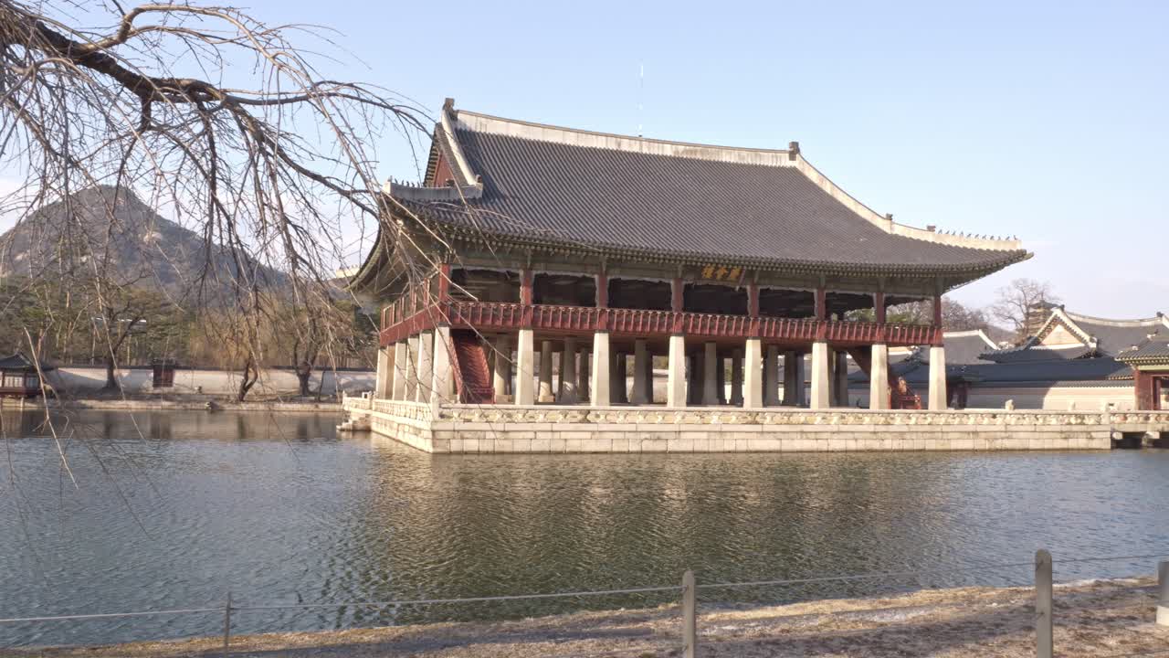 Gyeonghoeru Pavilion - Elevated Hall In Artificial Pond At Gyeongbokgung Palace In Seoul, South Korea. panning shot