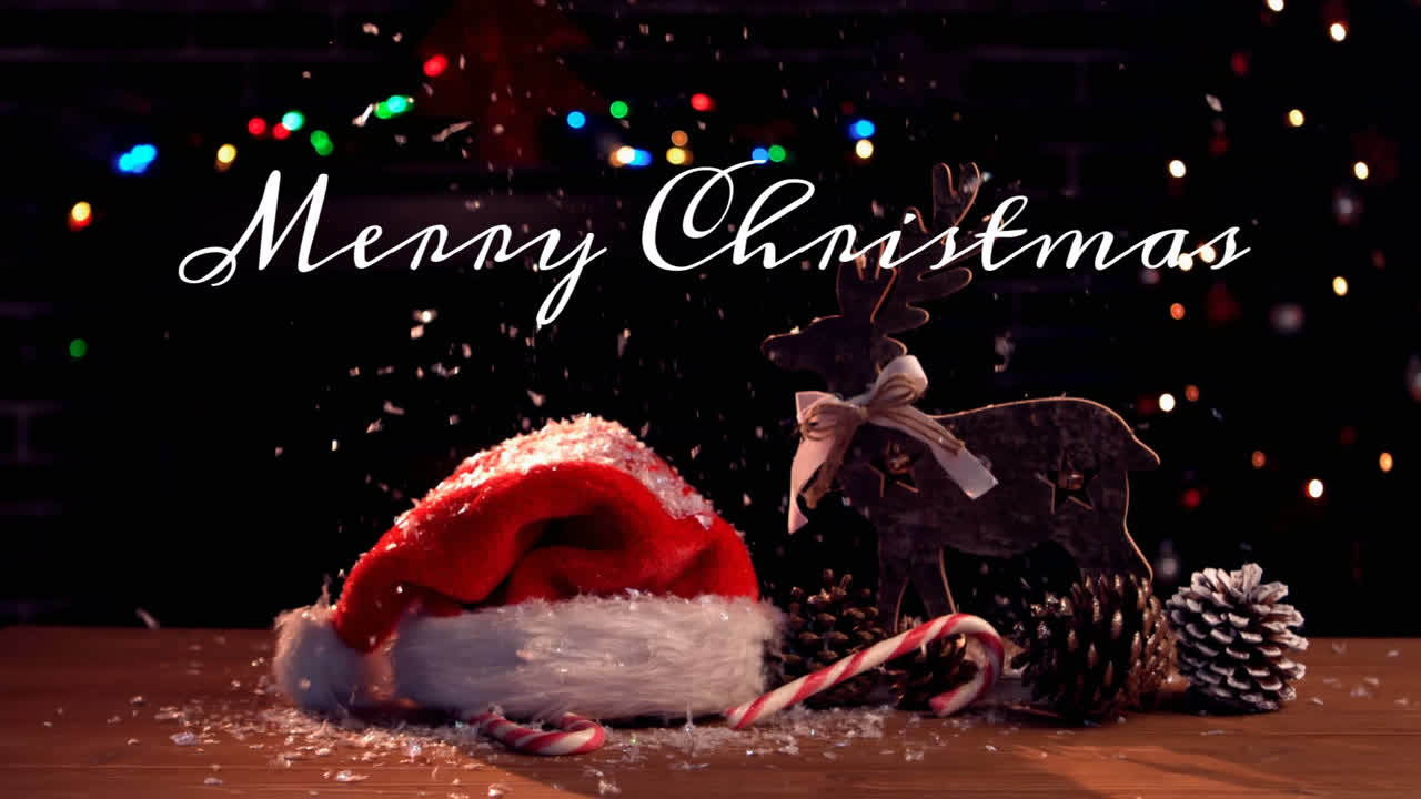 산타 모자 앞에 쓰여진 메리 크리스마스