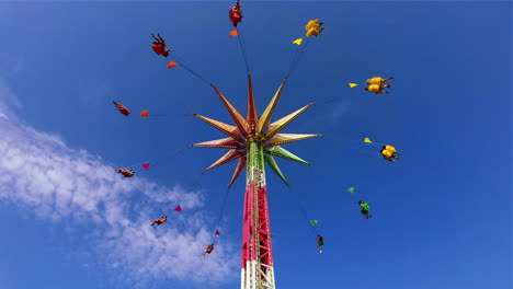 4K-Aufnahmen-Der-Sich-Drehenden-Schaukeln-Auf-Der-Orange-County-Fair-In-Kalifornien-2018