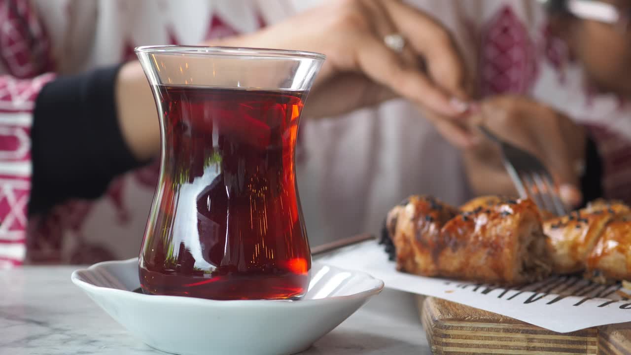 Çay ve hamur işi