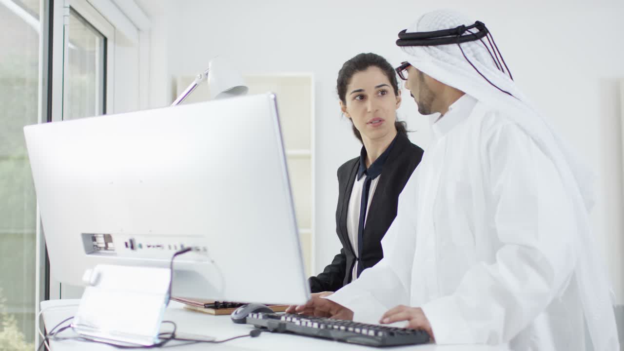 hombres de negocios árabes de oriente medio