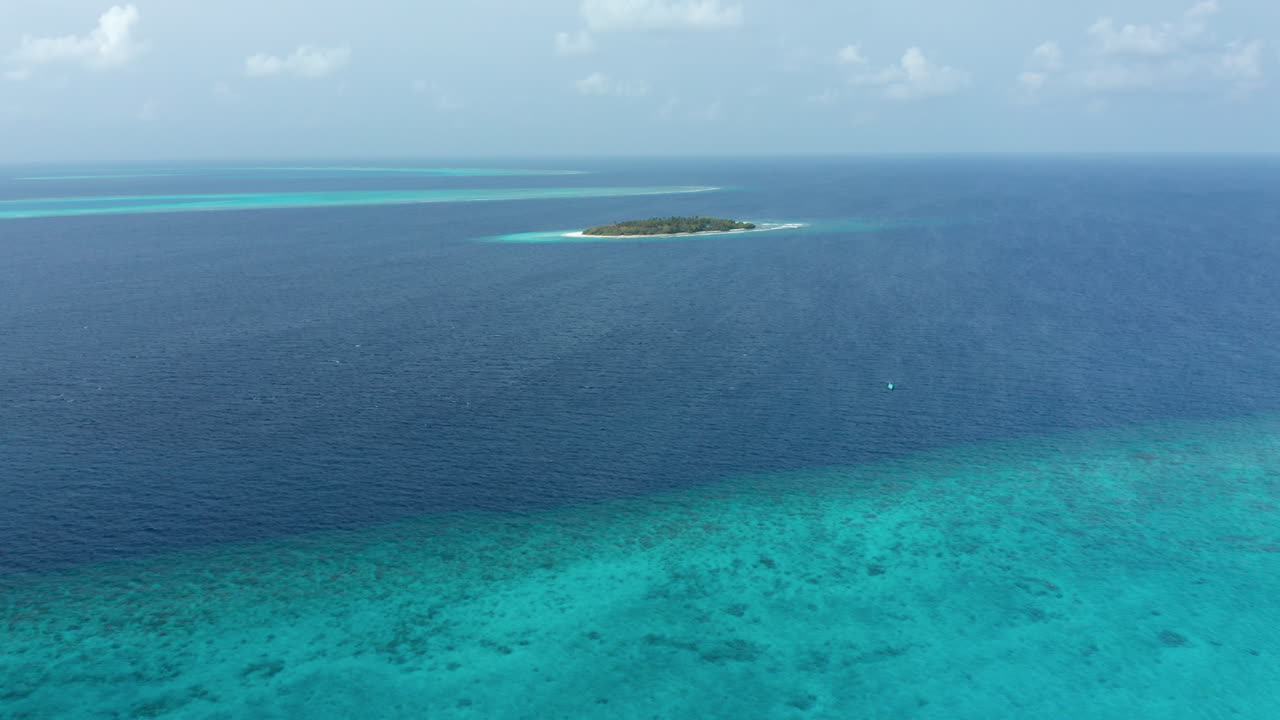 antena de la isla privada horubadhoo, isla de maldivas