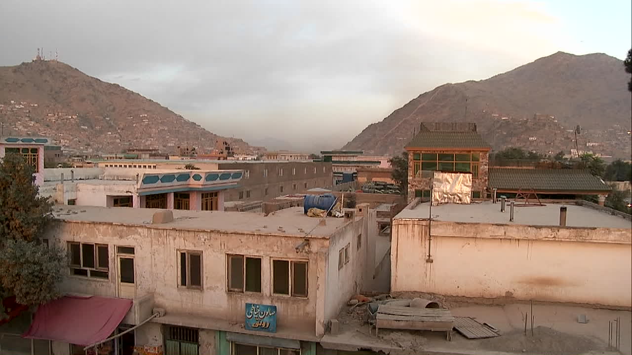 inclinación hacia abajo del barrio de karte char en kabul, afganistán