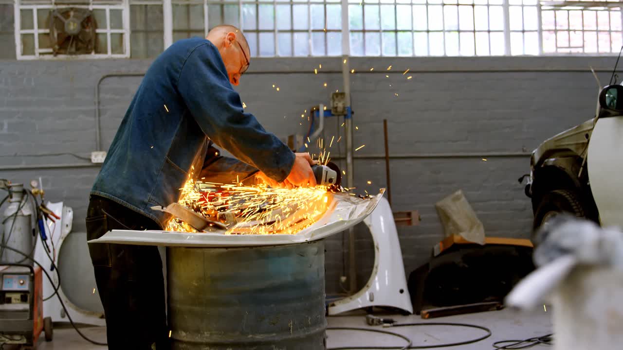 차량 부분 4k에  ⁇ 는 기계를 사용하는 기계