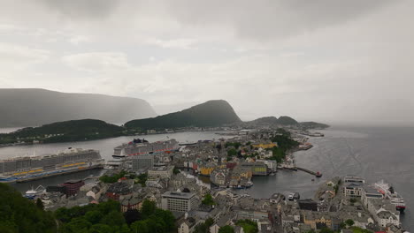 서해안 의 ålesund 에 있는 노르웨이인 들 의 집 이라고 부를 수 있는 아름다운 장소