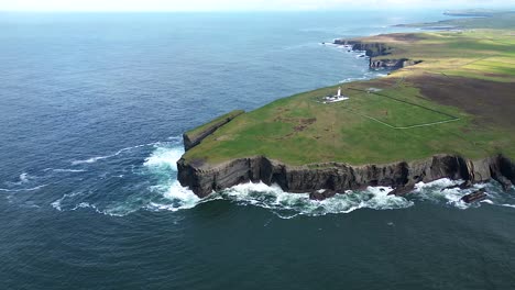 Faro-Y-Desierto-Irlandés-De-La-Costa-Irregular-De-Loop-Head-En-El-Condado-De-Clare,-Irlanda