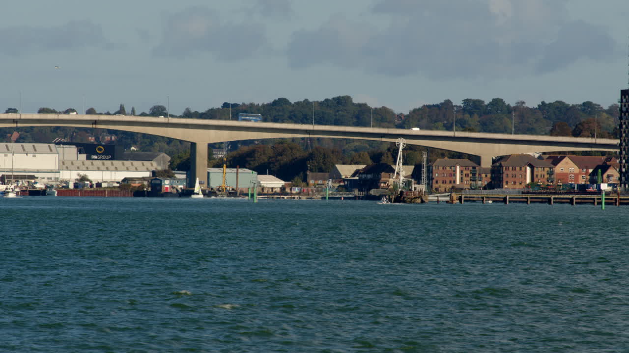 puente de peaje de itchen en solent, southampton en el río itchen