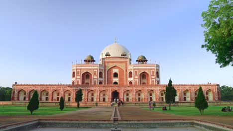 vista frontal de la tumba de humayun