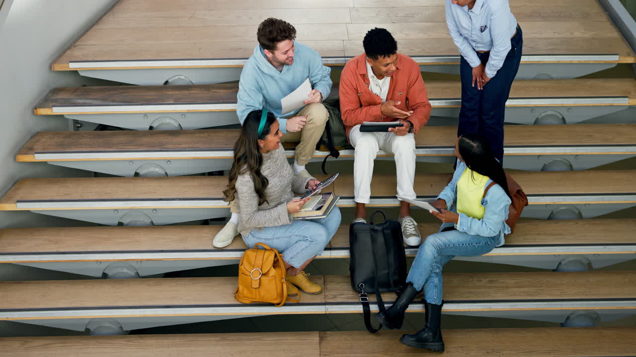 교육, 고등학교 5 및 학생들과 교사
