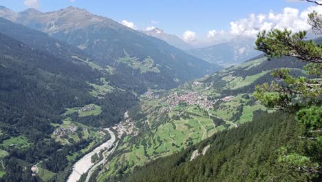 Valley-between-mountains-in-Austria-in-Europe
