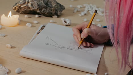 woman drawing a figure sketch